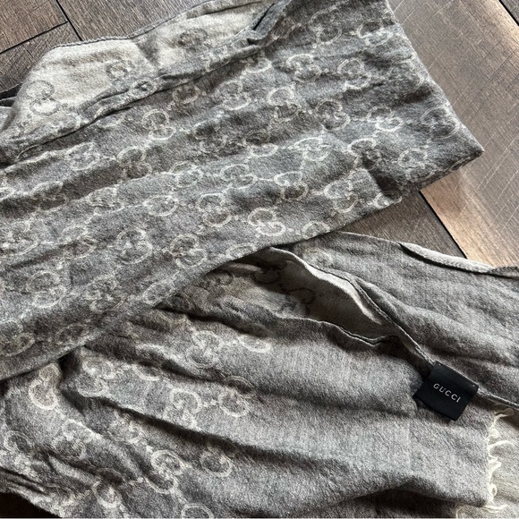 Gucci GG Logo Wool Blend Scarf - Picture 7 of 9